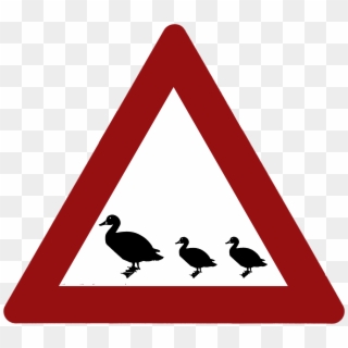 Ducks Crossing The Road Sign - Señales De Trafico P 27 Clipart