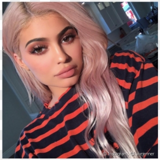 Rosa, Azul, Preto - Kylie Jenner Full Face Of Makeup Clipart