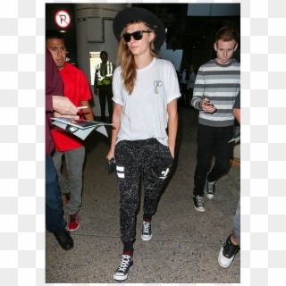 Cara Delevingne Adds A Cool Touch To Her Classic T-shirt - Girl Clipart