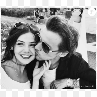Louis Tomlinson A Publié Un Premier Selfie De Couple - Louis Tomlinson And Danielle Campbell Instagram Clipart