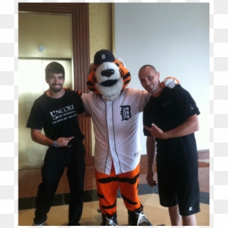 Picture With Paws 11-800x523 - Detroit Tigers Clipart