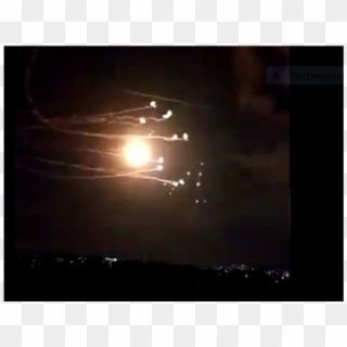 Terroristas De Gaza Dispararon Doce Cohetes A Israel - Light Clipart