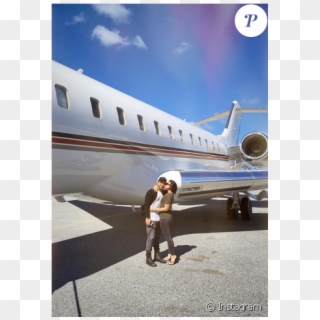 Demi Lovato Et Son Chéri Wilmer Valderrama S'envolent - Bombardier Challenger 600 Clipart