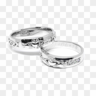 Composés Ici En Or Blanc 18k, Ces Deux Anneaux De Claddagh - Pre-engagement Ring Clipart