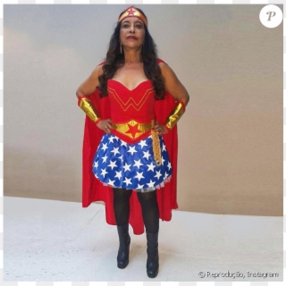 Mercedes, Mãe De Taís Araújo, Se Vestiu De Mulher Maravilha - Halloween Costume Clipart