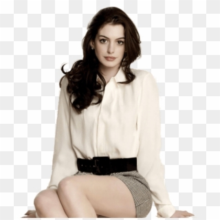 Anne Hathaway Sitting - Anne Hathaway Png Clipart