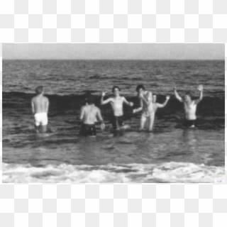 Rfh Boys Of Summer Making An Ocean Splash Photo/courtesy - Monochrome Clipart