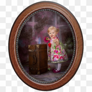 Lilly In An Oval Frame - Picture Frame Clipart